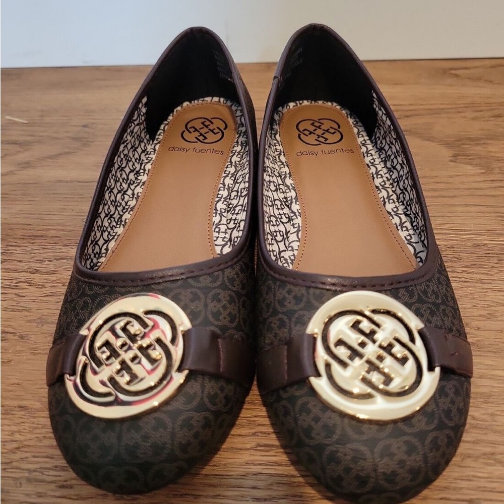Daisy Fuentes Brown Flats with Gold Accents